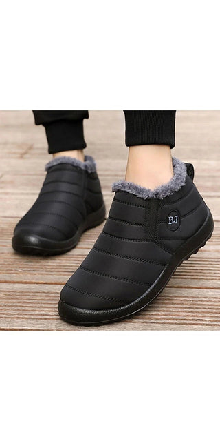 Stylish women's winter boots with warm fur lining and durable non-slip sole, designed for comfortable and practical cold weather wear.